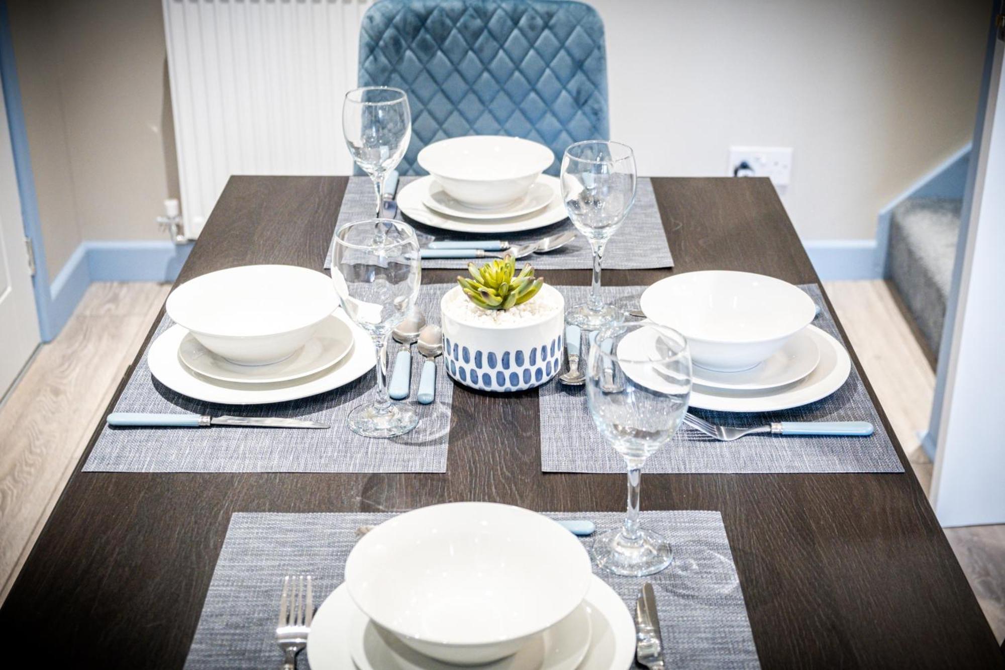 Mk 2-Bedroom Contractor'S Gem, 5 Beds, Sleeps 6, Free Parking Milton Keynes Exterior foto