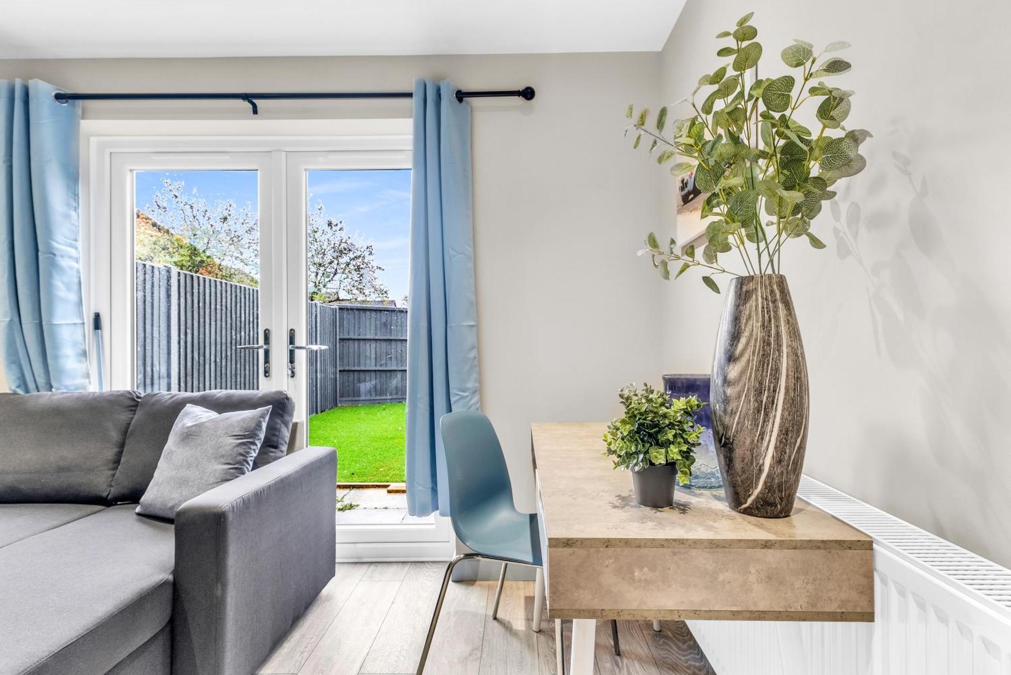 Mk 2-Bedroom Contractor'S Gem, 5 Beds, Sleeps 6, Free Parking Milton Keynes Exterior foto