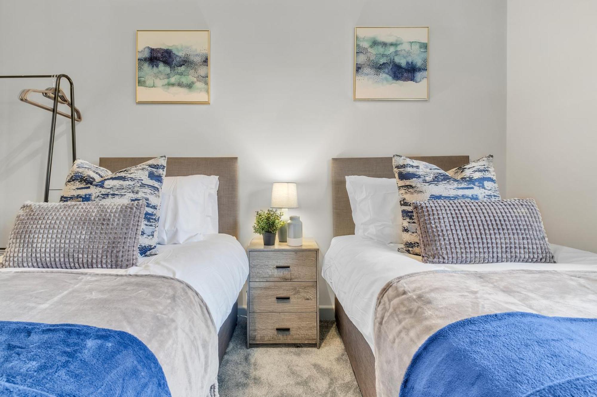Mk 2-Bedroom Contractor'S Gem, 5 Beds, Sleeps 6, Free Parking Milton Keynes Exterior foto