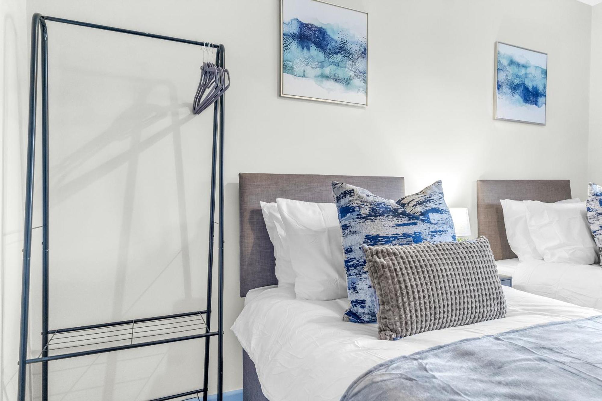 Mk 2-Bedroom Contractor'S Gem, 5 Beds, Sleeps 6, Free Parking Milton Keynes Exterior foto